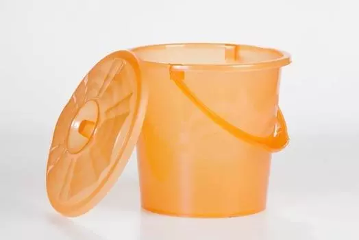 Ведро 16л пластик. с крышкой оранжевой Resto (Россия) | В-16