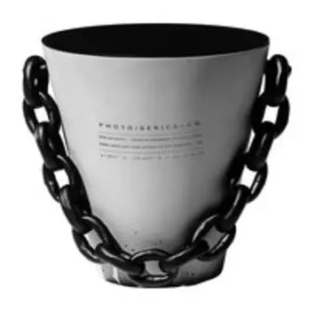 Парфюмированная свеча в керамической вазе Photo/Genics + Co No.4 Betel Xl Concrete Bucket Candle