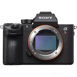 Фотоаппарат Sony Alpha 7R III Body с 35-миллиметровой полнокадровой матрицей, черный