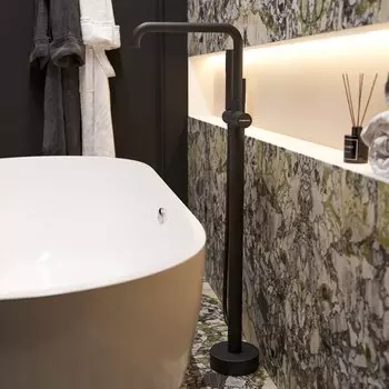 Напольный смеситель для ванны с душем STWORKI Лунд S25080BK С ВНУТРЕННЕЙ ЧАСТЬЮ, матовый черный