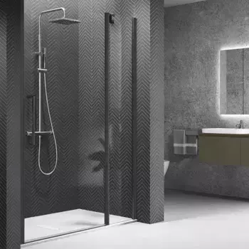 NOVELLINI YOUNG Дверь для душа с неподвижным сегментом 880-920х2000 мм., распашная, одностворчатая, реверсивная, профиль черный матов, стекло прозрачн