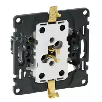Розетка двойная Legrand Valena Мех In Matic 16A 250V с/з с защитными шторками безвинт. зажим 753031