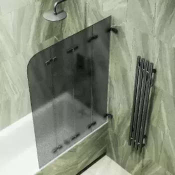 Шторка на ванну складная MaybahGlass 140х98 профиль черный, стекло графит матовый