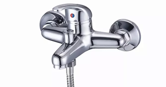 Смеситель Solone LUN3-A031 для ванны и душа с лейкой и шлангом