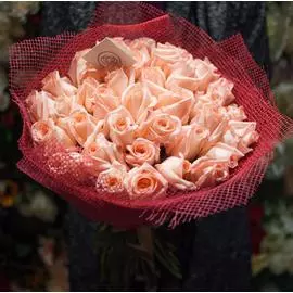 25 нежно-розовых роз Engagement 50 см
