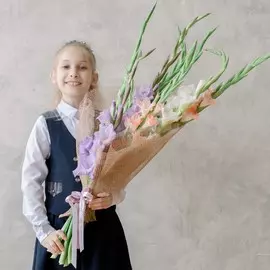 9 гладиолусов