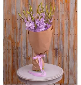 Букет-соло лиловых гладиолусов (5,7,9,15,25 или 35)