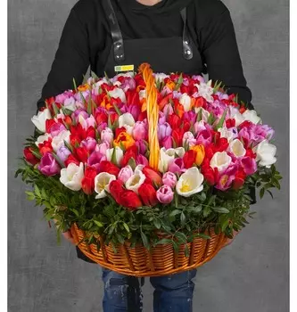 Композиция из тюльпанов "Драгоценная моя..." (51, 101 или 201)