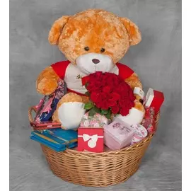 Композиция "Мишутка с букетом"