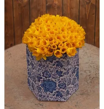 Композиция "Весенние нарциссы"