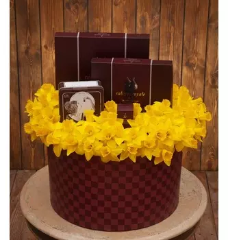 Подарочная коробка "Изящный комплимент"