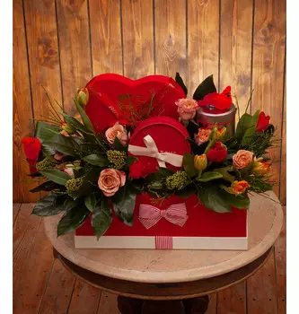 Подарочная коробка "Любовь к весне"