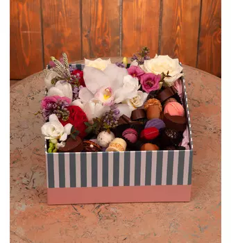 Подарочная коробка "Сюрприз"