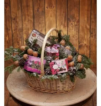 Подарочная корзина "Искры снега"