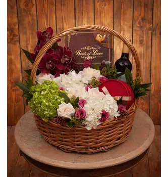 Подарочная корзина "История любви"