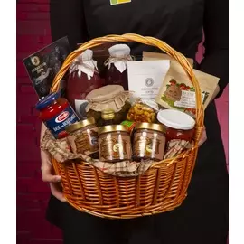 Подарочная корзина "Летний погребок"