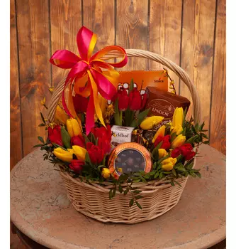 Подарочная корзина "Любимые тюльпаны"
