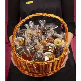 Подарочная корзина "Медовые орехи"