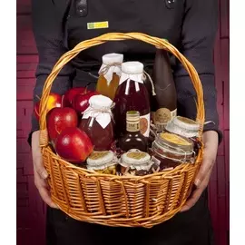 Подарочная корзина "Медовые яблоки"
