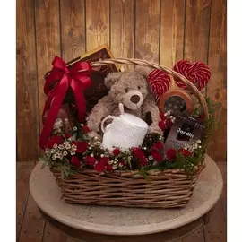 Подарочная корзина "Мир романтики"