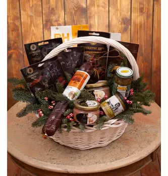 Подарочная корзина "Мясные закуски"