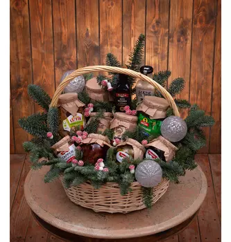 Подарочная корзина "Новогодний стол"