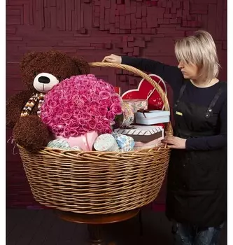 Подарочная корзина "Оркестр подарков"