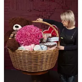 Подарочная корзина "Оркестр подарков"