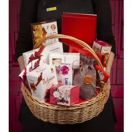 Подарочная корзина "Счастье и сладости"