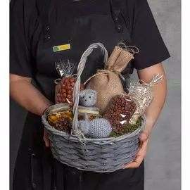 Подарочная корзина "Сладкие орешки"