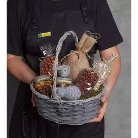 Подарочная корзина "Сладкие орешки"