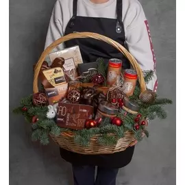 Подарочная корзина "Сладости для радости"