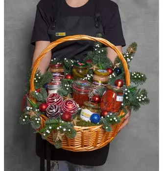 Подарочная корзина "Старинный рецепт оливье"