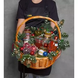 Подарочная корзина "Старинный рецепт оливье"