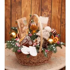 Подарочная корзина "Тёплые варежки"