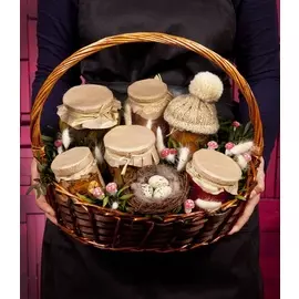 Подарочная корзина "Угощения"