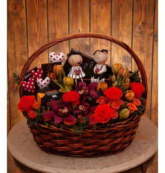 Подарочная корзина "Влюблённая парочка"