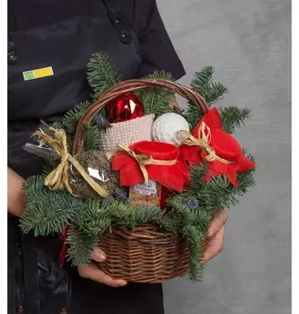 Подарочная корзина "Ягодное угощение"