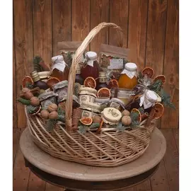 Подарочная корзина "Ягодный десерт"