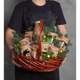 Подарочная корзина "Зимние запасы"
