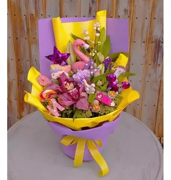 Продуктовый букет "Увлекательный мир"