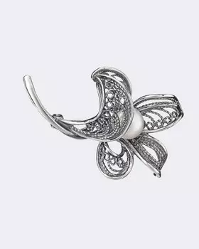 Брошь из оксидированного серебра с жемчужиной