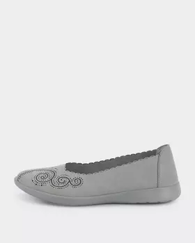 Балетки с фигурной перфорацией