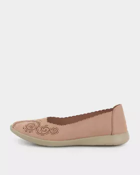 Балетки с фигурной перфорацией