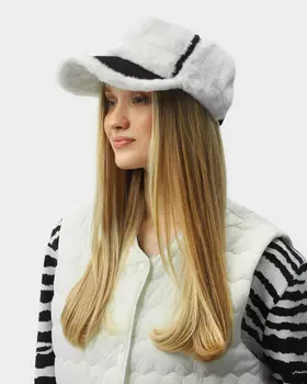 Бейсболка с опушкой из искусственного меха