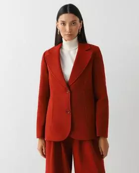 Приталенный блейзер с отложным воротником на пуговицах