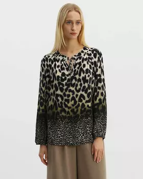 Блузка из мягкой вискозы с анималистическим принтом и регулировкой по горловине