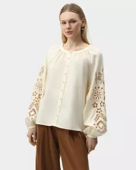 Блузка из смеси льна и вискозы с ажурной вышивкой на рукавах