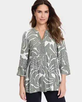 Блузка из вискозы с вышивкой