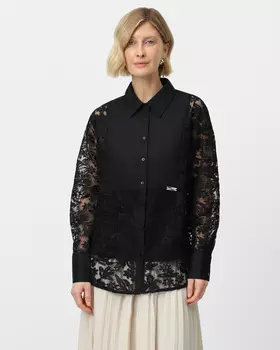 Блузка прямого кроя из гипюра с крупным кружевом и кокеткой из плотной ткани